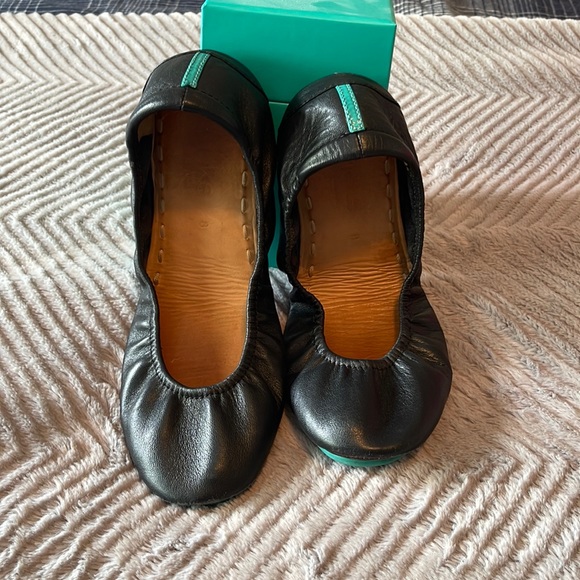 Tieks Shoes - Black Tieks - size 8